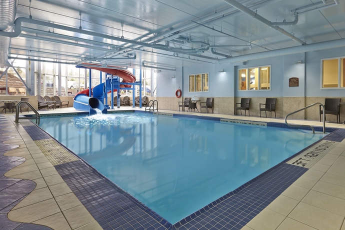 Imagen de la piscina del Hotel Holiday Inn Express and Suites Halifax - Bedford, An Ihg. Foto 14