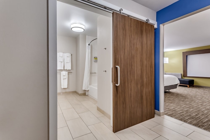 Imagen de la habitación del Hotel Holiday Inn Express and Suites Hammond, An Ihg. Foto 12
