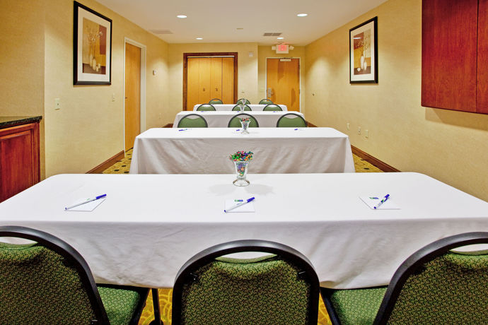 Imagen de los interiores del Hotel Holiday Inn Express and Suites Hardeeville - Hilton Head, An Ihg. Foto 14