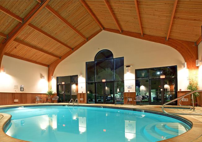 Imagen de la piscina del Hotel Holiday Inn Express and Suites Harrison, An Ihg. Foto 15