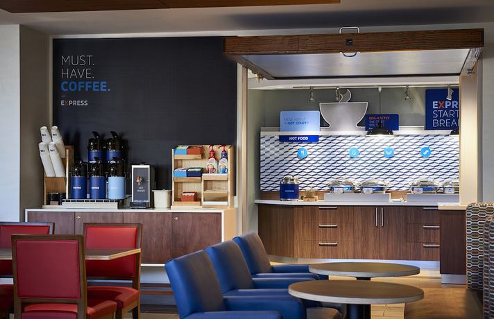 Imagen del bar/restaurante del Hotel Holiday Inn Express and Suites Hayward, an IHG, Hayward. Foto 6