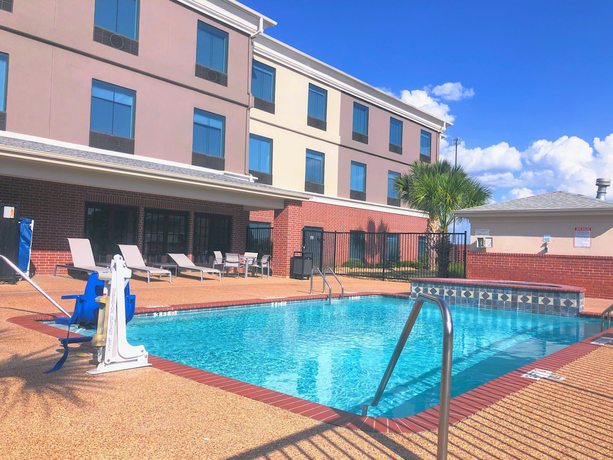Imagen de la piscina del Hotel Holiday Inn Express and Suites Hearne, an IHG. Foto 19