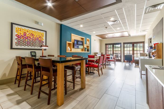 Imagen del bar/restaurante del Hotel Holiday Inn Express and Suites Hearne, an IHG. Foto 4