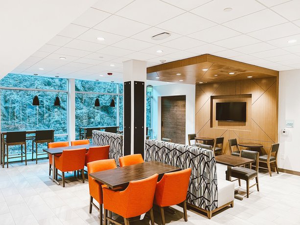Imagen del bar/restaurante del Hotel Holiday Inn Express and Suites Henderson South - Boulder City, an IHG. Foto 6