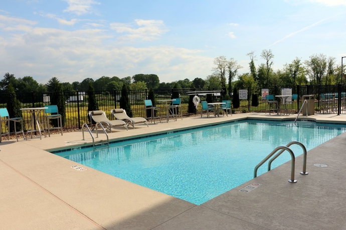 Imagen de la piscina del Hotel Holiday Inn Express and Suites Hendersonville SE - Flat Rock. Foto 17