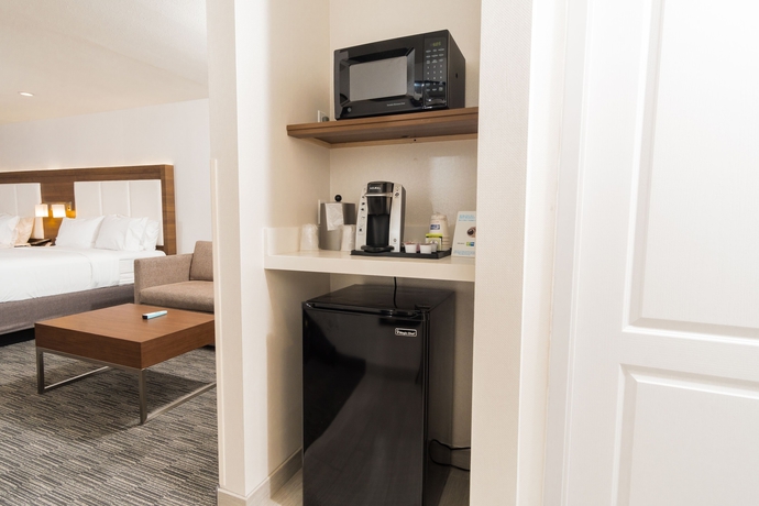 Imagen de la habitación del Hotel Holiday Inn Express and Suites Hollywood Walk Of Fame, An Ihg. Foto 2