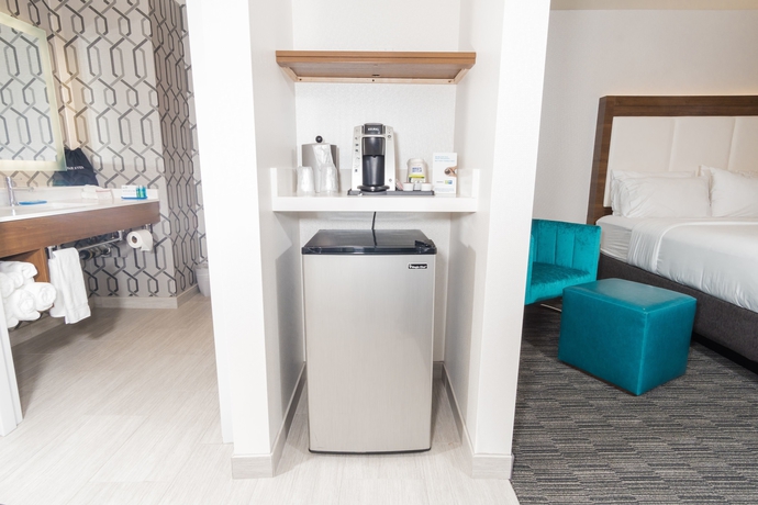 Imagen de la habitación del Hotel Holiday Inn Express and Suites Hollywood Walk Of Fame, An Ihg. Foto 7