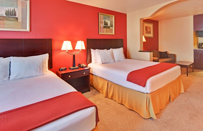 Imagen de la habitación del Hotel Holiday Inn Express and Suites Hollywood Walk Of Fame, An Ihg. Foto 8