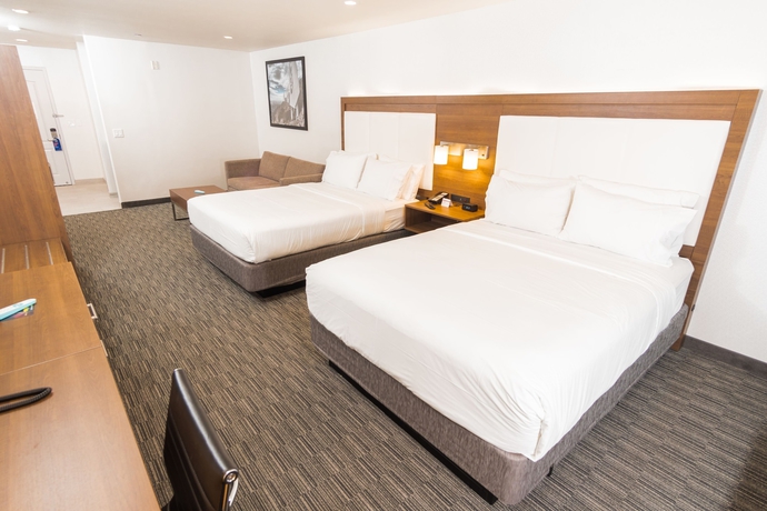 Imagen de la habitación del Hotel Holiday Inn Express and Suites Hollywood Walk Of Fame, An Ihg. Foto 9