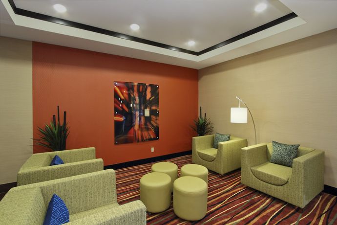 Imagen de los interiores del Hotel Holiday Inn Express and Suites Houston East - Baytown, An Ihg. Foto 16