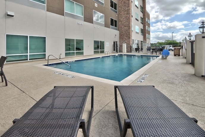 Imagen de la piscina del Hotel Holiday Inn Express and Suites Houston East - Beltway 8, An Ihg. Foto 19