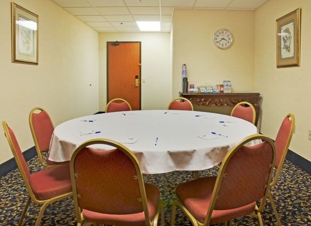 Imagen de los interiores del Hotel Holiday Inn Express and Suites Houston - Memorial Park Area, An Ihg. Foto 8