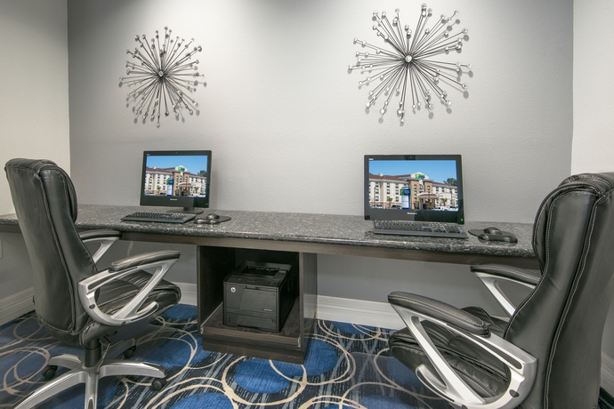 Imagen de los interiores del Hotel Holiday Inn Express and Suites Houston North - Iah Area, An Ihg. Foto 12