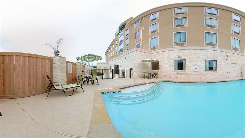 Imagen de la piscina del Hotel Holiday Inn Express and Suites Houston South Near Pearland, An Ihg. Foto 15