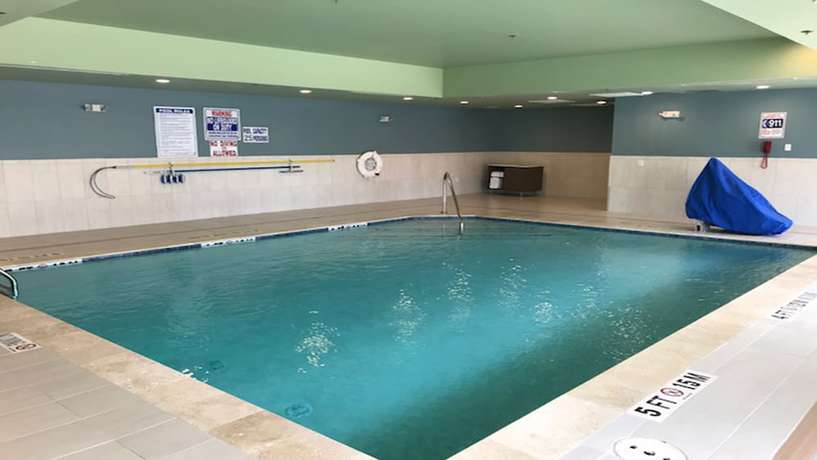 Imagen de la piscina del Hotel Holiday Inn Express and Suites Houston Sw - Galleria Area, An Ihg. Foto 20