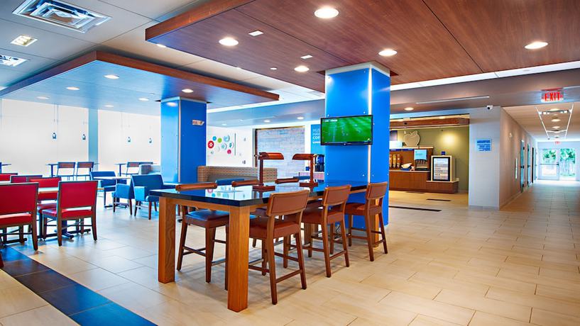 Imagen del bar/restaurante del Hotel Holiday Inn Express and Suites Houston Sw - Galleria Area, An Ihg. Foto 2