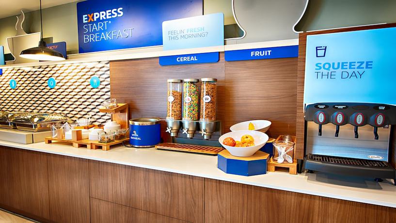 Imagen del bar/restaurante del Hotel Holiday Inn Express and Suites Houston Sw - Galleria Area, An Ihg. Foto 3