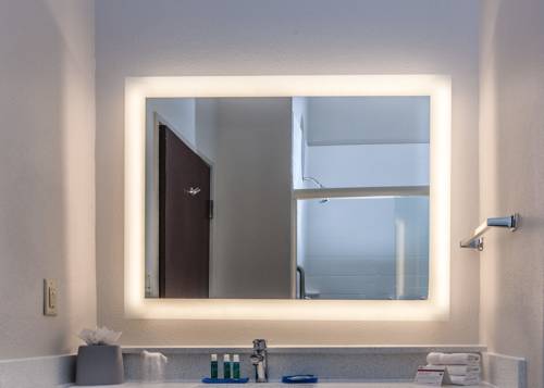 Imagen de la habitación del Hotel Holiday Inn Express and Suites Houston-alvin, An Ihg. Foto 10