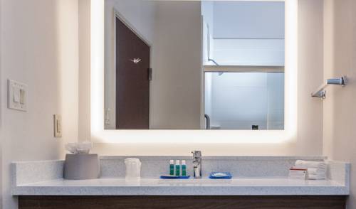 Imagen de la habitación del Hotel Holiday Inn Express and Suites Houston-alvin, An Ihg. Foto 16