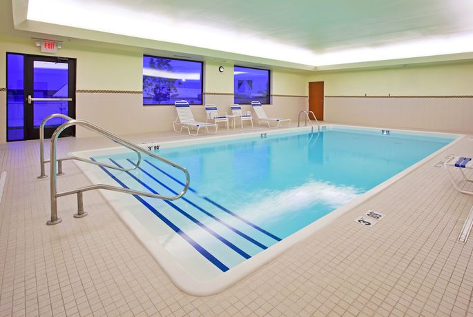 Imagen de la piscina del Hotel Holiday Inn Express and Suites Howell, an IHG. Foto 20