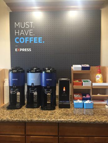 Imagen del bar/restaurante del Hotel Holiday Inn Express and Suites Howell, an IHG. Foto 5