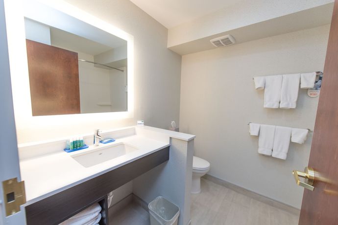 Imagen de la habitación del Hotel Holiday Inn Express and Suites In North East (erie), An Ihg. Foto 5