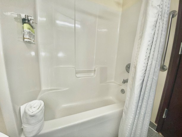 Imagen de la habitación del Hotel Holiday Inn Express and Suites Indianapolis - East. Foto 16