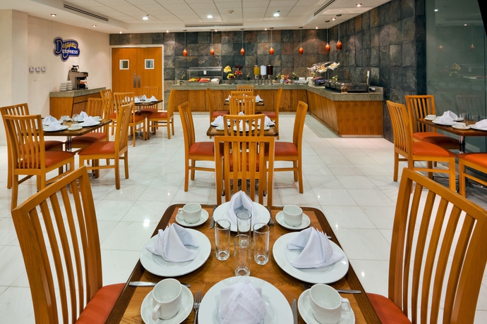 Imagen del bar/restaurante del Hotel Holiday Inn Express and Suites Irapuato. Foto 7