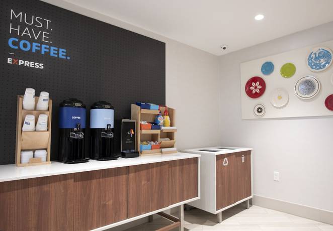 Imagen del bar/restaurante del Hotel Holiday Inn Express and Suites Jersey City - Holland Tunnel. Foto 4