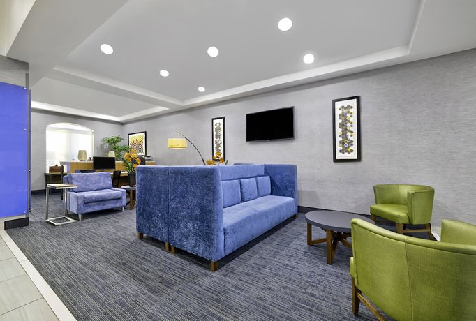 Imagen de los interiores del Hotel Holiday Inn Express and Suites Kansas City - Grandview, an IHG. Foto 18