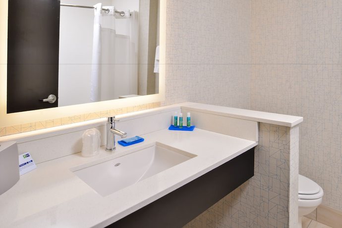 Imagen de la habitación del Hotel Holiday Inn Express and Suites Kansas City - Lee's Summit, An Ihg. Foto 11