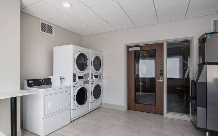 Imagen de los interiores del Hotel Holiday Inn Express and Suites Kelowna - East, an IHG. Foto 15