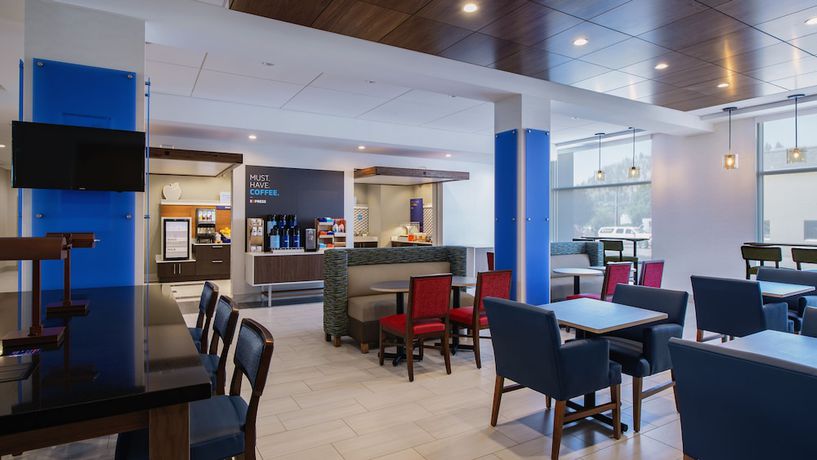 Imagen del bar/restaurante del Hotel Holiday Inn Express and Suites Kelowna - East, an IHG. Foto 3