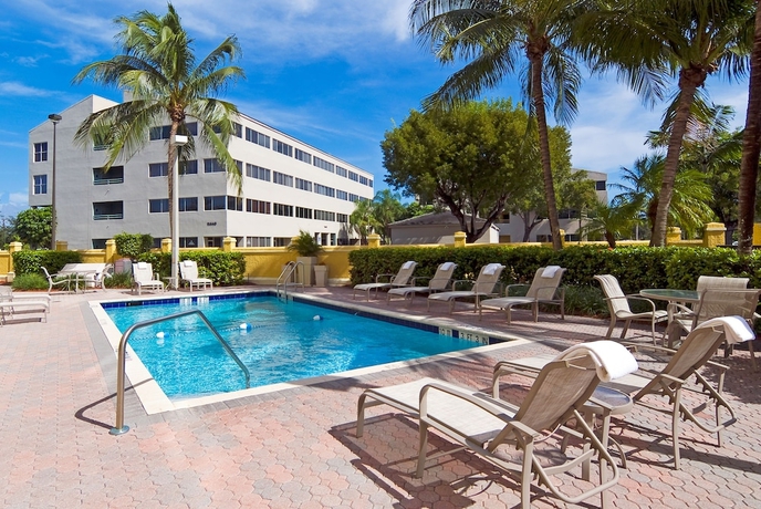 Imagen de la piscina del Hotel Holiday Inn Express and Suites Kendall East Miami, An Ihg. Foto 18
