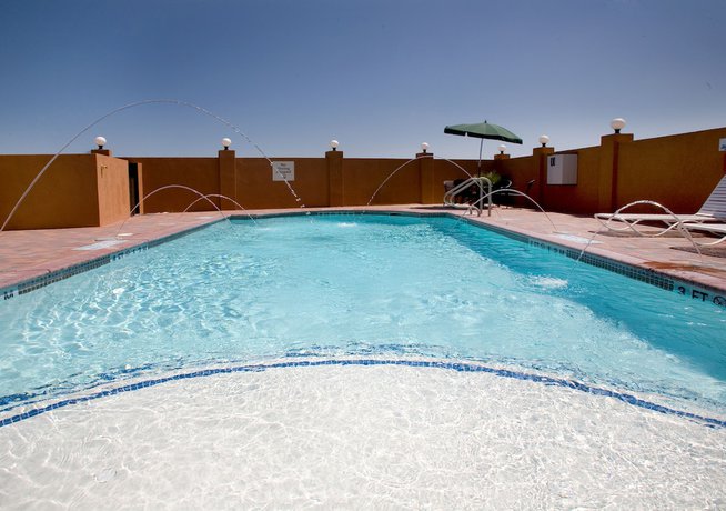 Imagen de la piscina del Hotel Holiday Inn Express and Suites Kingsville, An Ihg. Foto 19