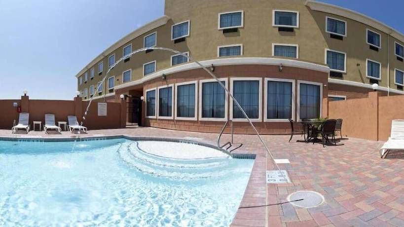 Imagen de la piscina del Hotel Holiday Inn Express and Suites Kingsville, An Ihg. Foto 20