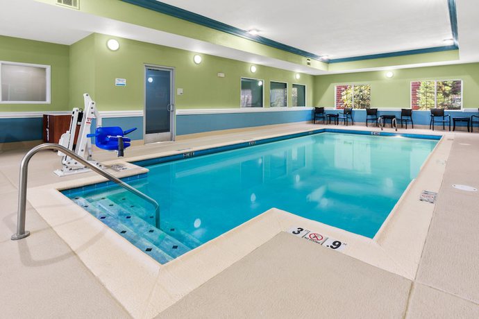 Imagen de la piscina del Hotel Holiday Inn Express and Suites Klamath, An Ihg. Foto 20