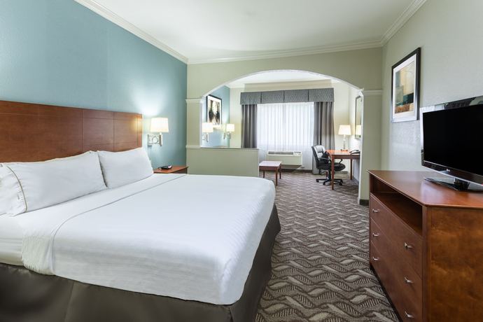Imagen de la habitación del Hotel Holiday Inn Express and Suites Lake Charles, An Ihg. Foto 4