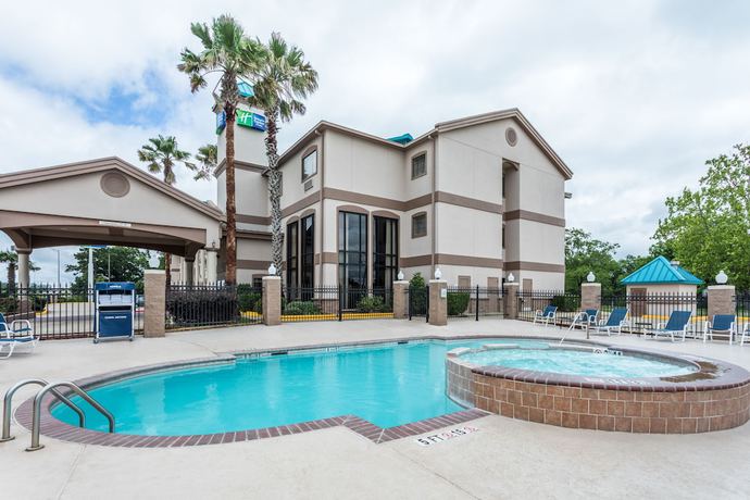 Imagen de la piscina del Hotel Holiday Inn Express and Suites Lake Charles, An Ihg. Foto 20