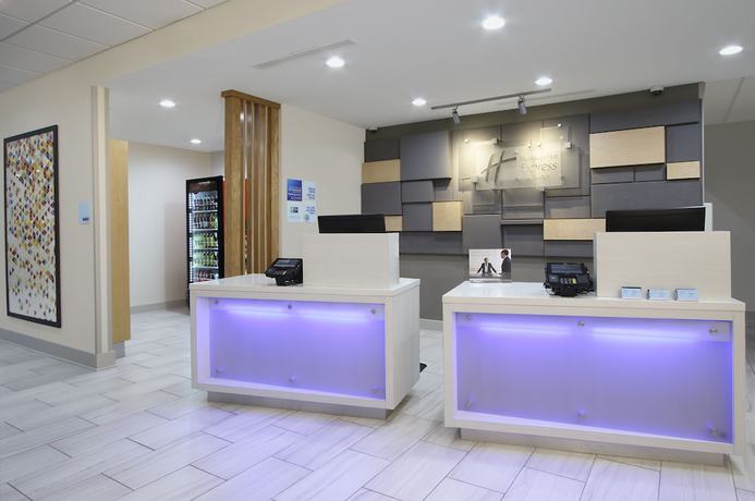 Imagen de los interiores del Hotel Holiday Inn Express and Suites Lake Charles South Casino Area, an IHG. Foto 16