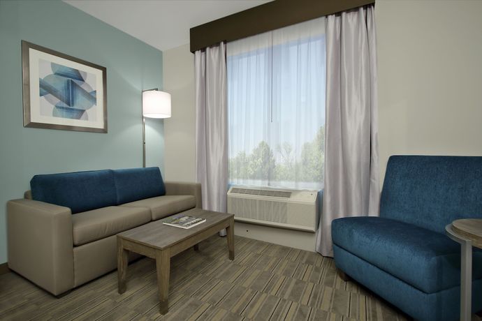 Imagen de la habitación del Hotel Holiday Inn Express and Suites Lake Charles South Casino Area, an IHG. Foto 4