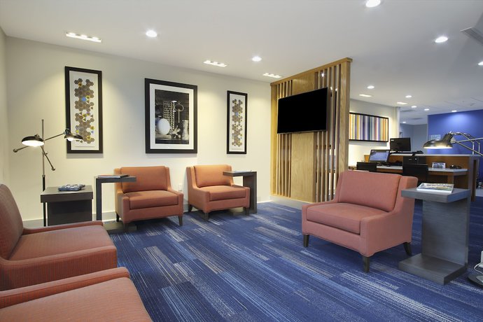 Imagen de los interiores del Hotel Holiday Inn Express and Suites Lake Charles South Casino Area, an IHG. Foto 17