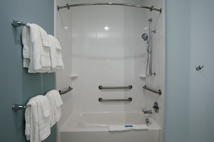 Imagen de la habitación del Hotel Holiday Inn Express and Suites Lake Charles South Casino Area, an IHG. Foto 5