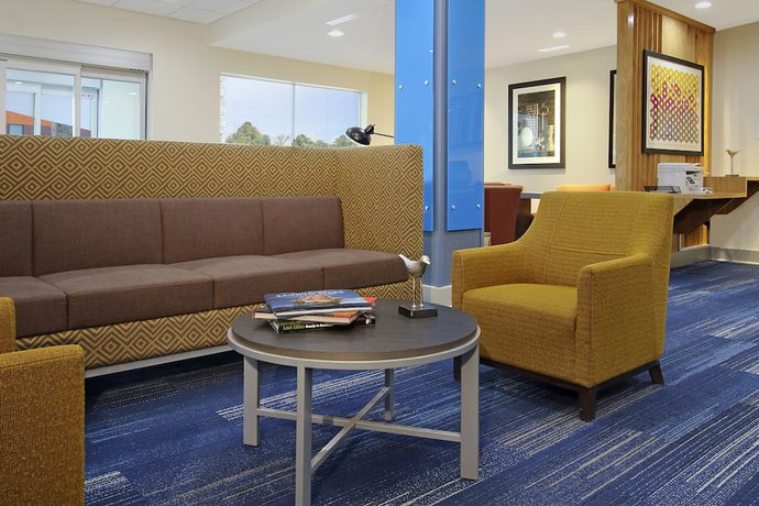 Imagen de los interiores del Hotel Holiday Inn Express and Suites Lake Charles South Casino Area, an IHG. Foto 19