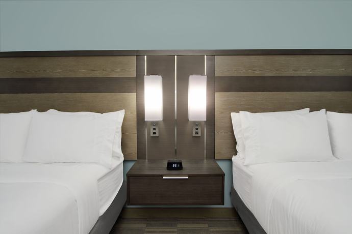 Imagen de la habitación del Hotel Holiday Inn Express and Suites Lake Charles South Casino Area, an IHG. Foto 8