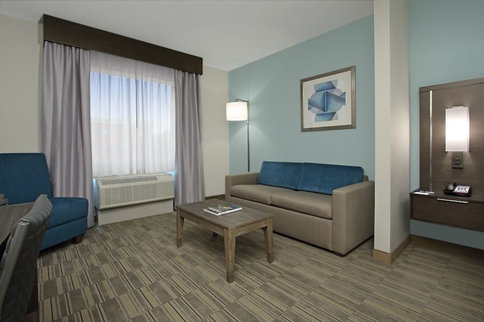 Imagen de la habitación del Hotel Holiday Inn Express and Suites Lake Charles South Casino Area, an IHG. Foto 9