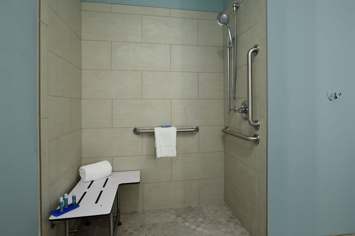 Imagen de la habitación del Hotel Holiday Inn Express and Suites Lake Charles South Casino Area, an IHG. Foto 14