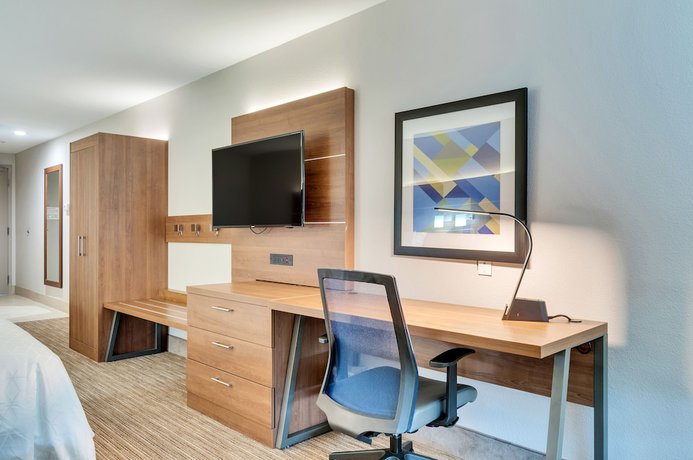 Imagen de la habitación del Hotel Holiday Inn Express and Suites, Lake Elsinore, An Ihg. Foto 2