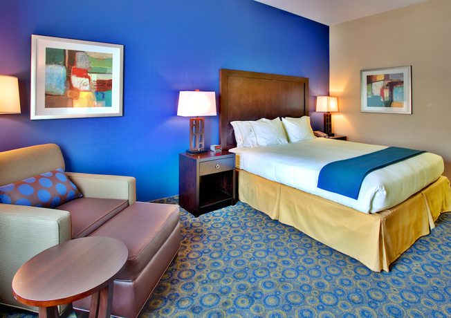 Imagen de la habitación del Hotel Holiday Inn Express and Suites, Lake Elsinore, An Ihg. Foto 4