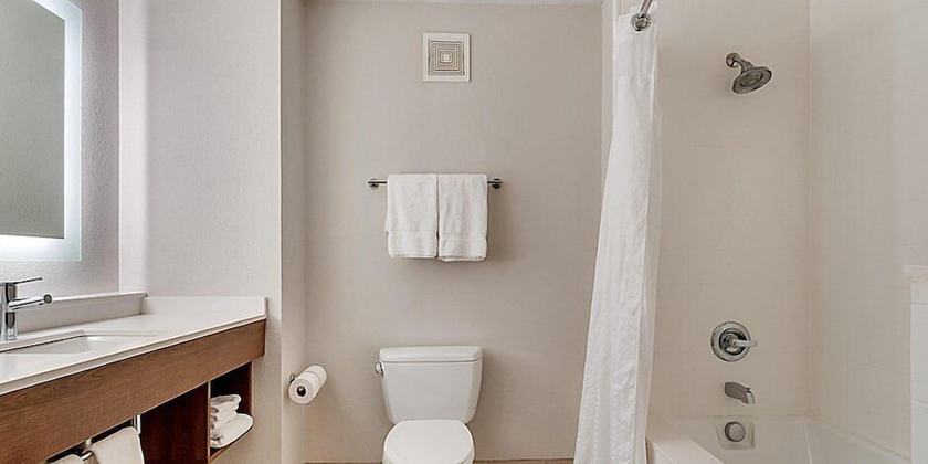 Imagen de la habitación del Hotel Holiday Inn Express and Suites, Lake Elsinore, An Ihg. Foto 6
